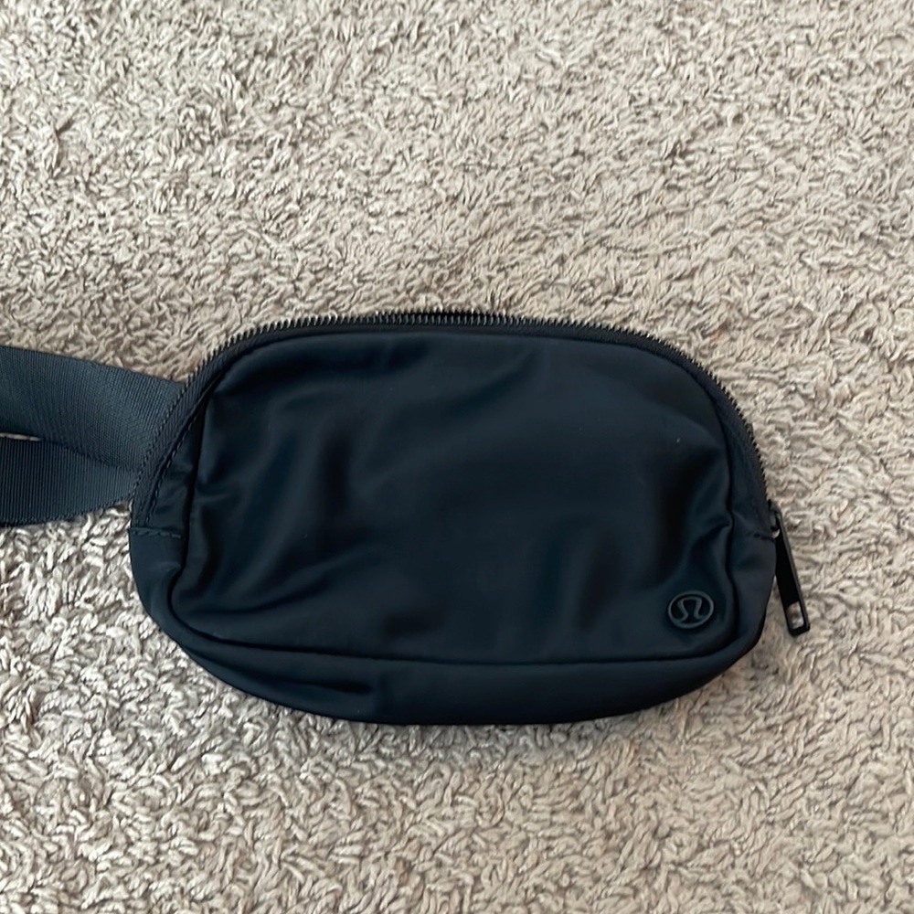 Lululemon belt bag
